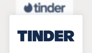 Le nouveau logotype Tinder en capitales issu du rebrand Porto Rocha